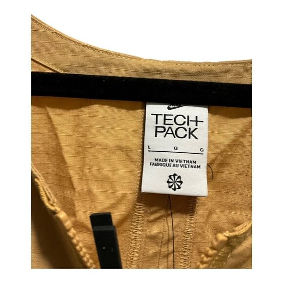 NIKE Sportswear Tech Pack Men's Vest - Picture 6 of 11
